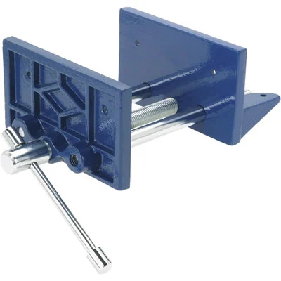 Shop Fox 6 Inch Wood Vise with Cast-Iron Body and 5-3/4 Inch Throat Capacity (D2254)